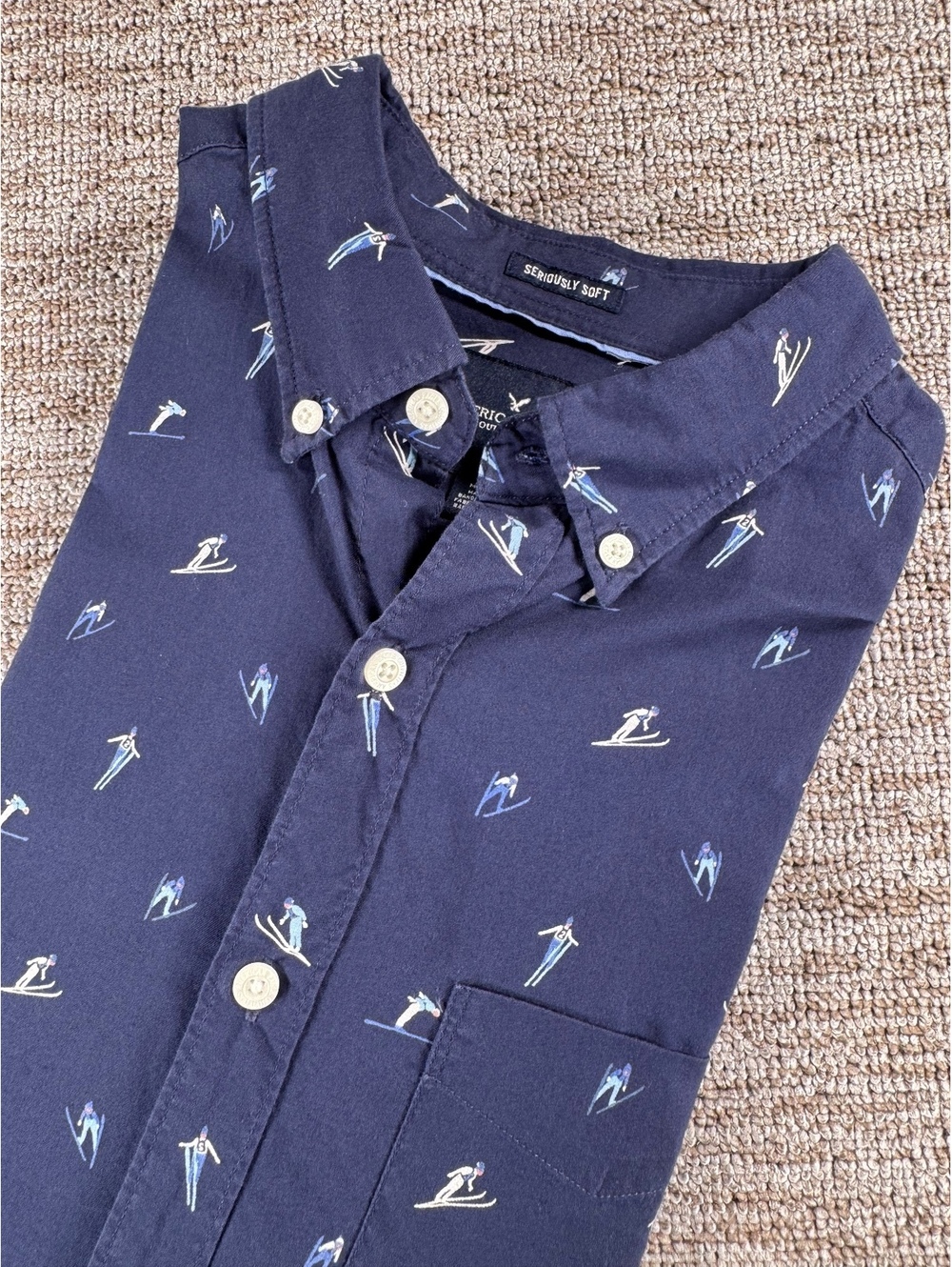 American Eagle Men's Button-Down Shirt Navy Ski Novelty Print Size M